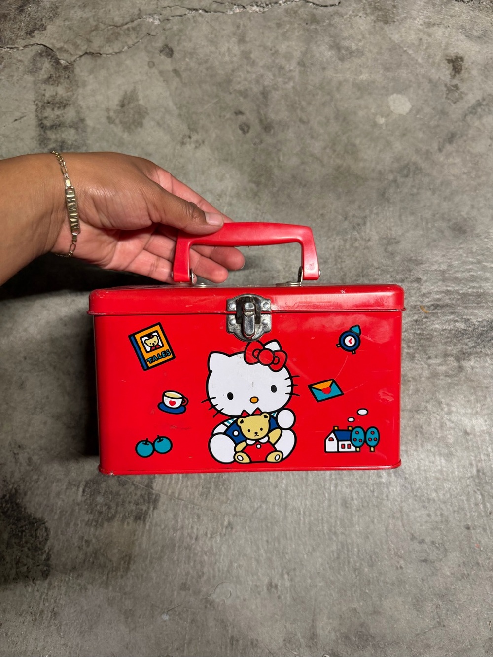 vtg hello Kitty Red Kids Tin Lunch Box - Cute Character Carry Case